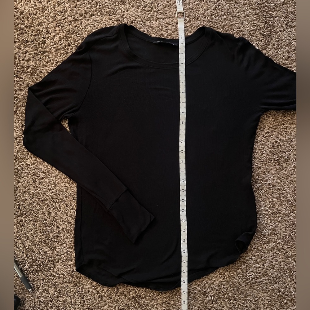 Athleta 
Women’s 
Small
Black
Long Sleeve Black T-Shirt
EUC - Picture 6 of 11